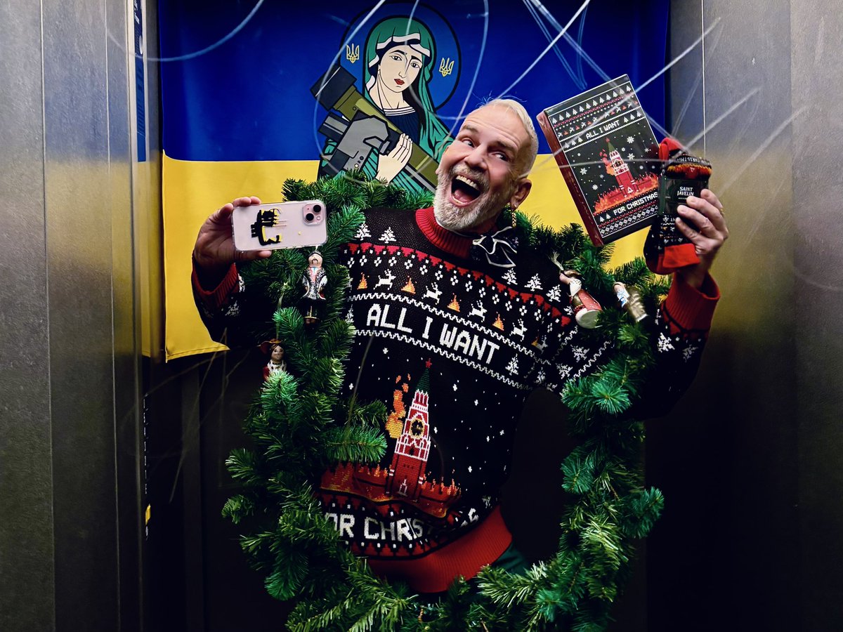 wilde_frank's tweet photo. #AllIWantForChristmas #HappyFirstAdvent #SaintJavelin #GiftsOfLoveAndSupport #UkrainianChristmas #BurningKremlin #SpendWithUkraine #russiaIsATerroristState #StandForUkraine #LetUkraineStrikeBack #MakerussiaSmallAgain #TaurusForUkraine ๐๐๐๐บ๐ฆ๐๐ https://t.co/FqaMBB7n4v