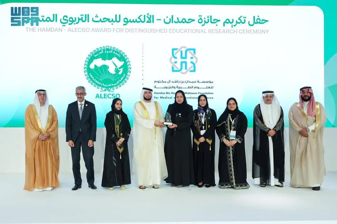 🎯 فريق سعودي نسائي يخطف جائزة حمدان الألكسو للبحث التربوي المتميز 2024 🇸🇦✌️

فريقنا البحثي بجامعة الملك عبدالعزيز يتفوق على 154 فريقاً من 11 دولة عربية في توظيف الذكاء الاصطناعي بالمجال التعليمي 🌟

الفريق الفائز يضم:
👩‍🏫 د. إيمان المحمدي
👩‍🏫 د. إرادة حمد
👩‍🎓 أ. بشاير القرني
👩‍🎓 أ.