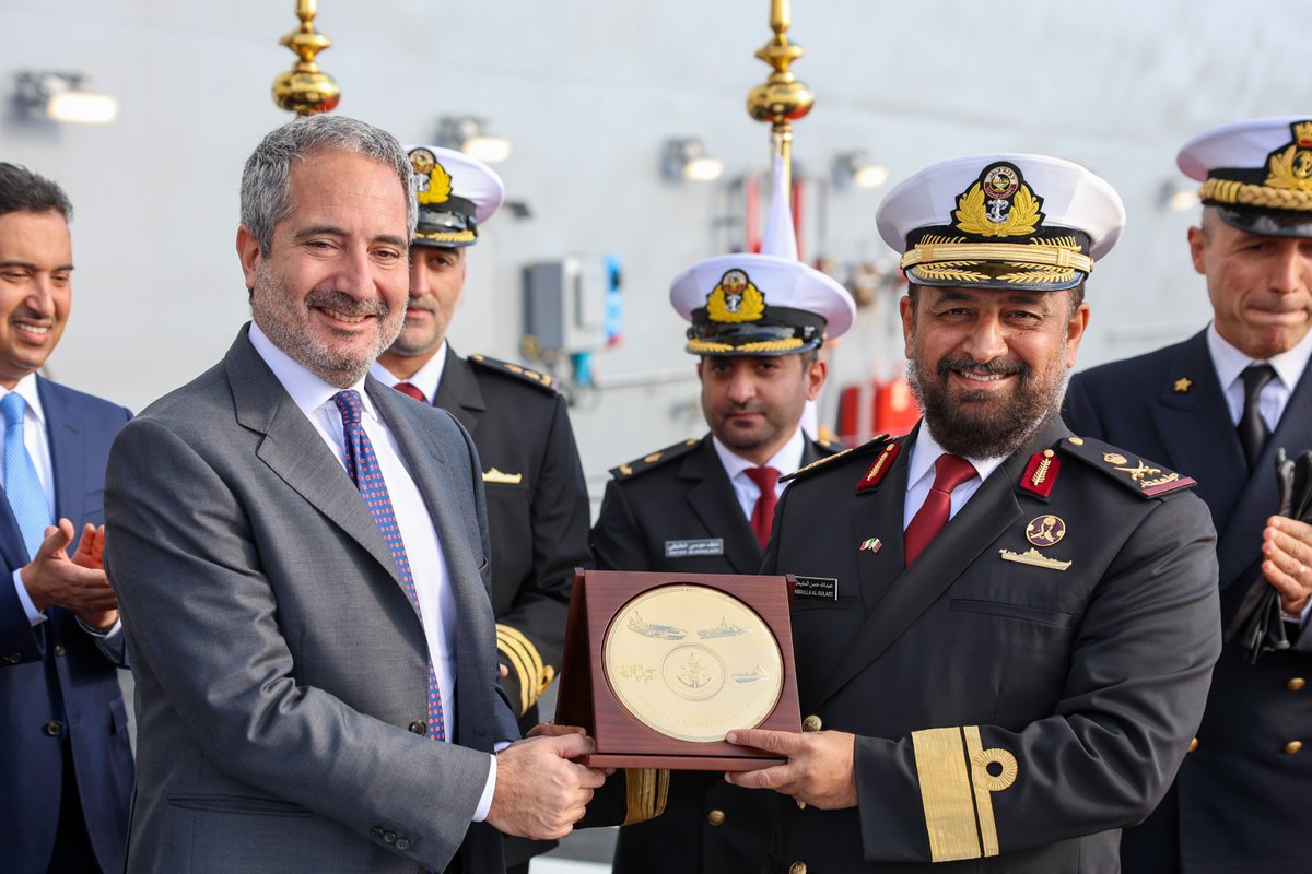 holaqatar92's tweet photo. El sábado, se izó la bandera de Qatar en el buque Al Fulk, marcando su incorporación a la Armada del Emir de Qatar. La ceremonia en La Spezia, Italia, destacó el avance en la capacidad naval y la cooperación con Italia. #Qatar #Defensa #AlFulk #Cooperación #FuerzasArmadas https://t.co/cE6dGVRgxA