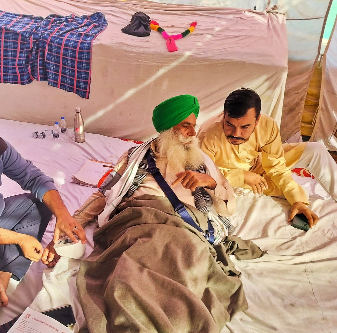 KoharAbhimanyu's tweet photo. सरदार जगजीत सिंह डल्लेवाल जी के इरादे चट्टान की तरह मजबूत हैं, अब की बार आंदोलन में एक नया रिकॉर्ड बनेगा और वो ये कि यदि मांगें पूरी नहीं हुई तो पहली बार कोई बड़ा किसान नेता आंदोलन में अपनी शहादत देगा और उनका नाम है सरदार जगजीत सिंह डल्लेवाल🙏🌾 आज जगजीत सिंह डल्लेवाल जी के अनशन का 6वां दिन है। 
@ANI @PTI_News @aajtak @ABPNews @news24tvchannel