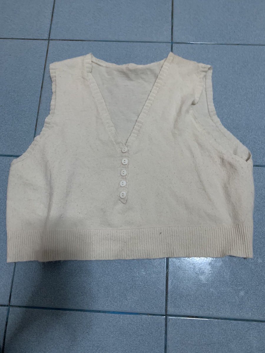 head_uxu's tweet photo. 👔เสื้อแขนยาวตัวละ 65.-
🦺เสื้อกั๊ก 30.- 

🧺👜ค่าส่ง 35.-
#ส่งต่อ #ส่งต่อเสื้อผ้า #เสื้อผ้ามือสองราคาถูก #เสื้อผ้ามือสองสภาพดี #โล๊ะตู้เสื้อผ้า #เสื้อผ้ามือสอง #ส่งต่อกระเป๋า #โล๊ะตู้ https://t.co/9RgSU6B66G