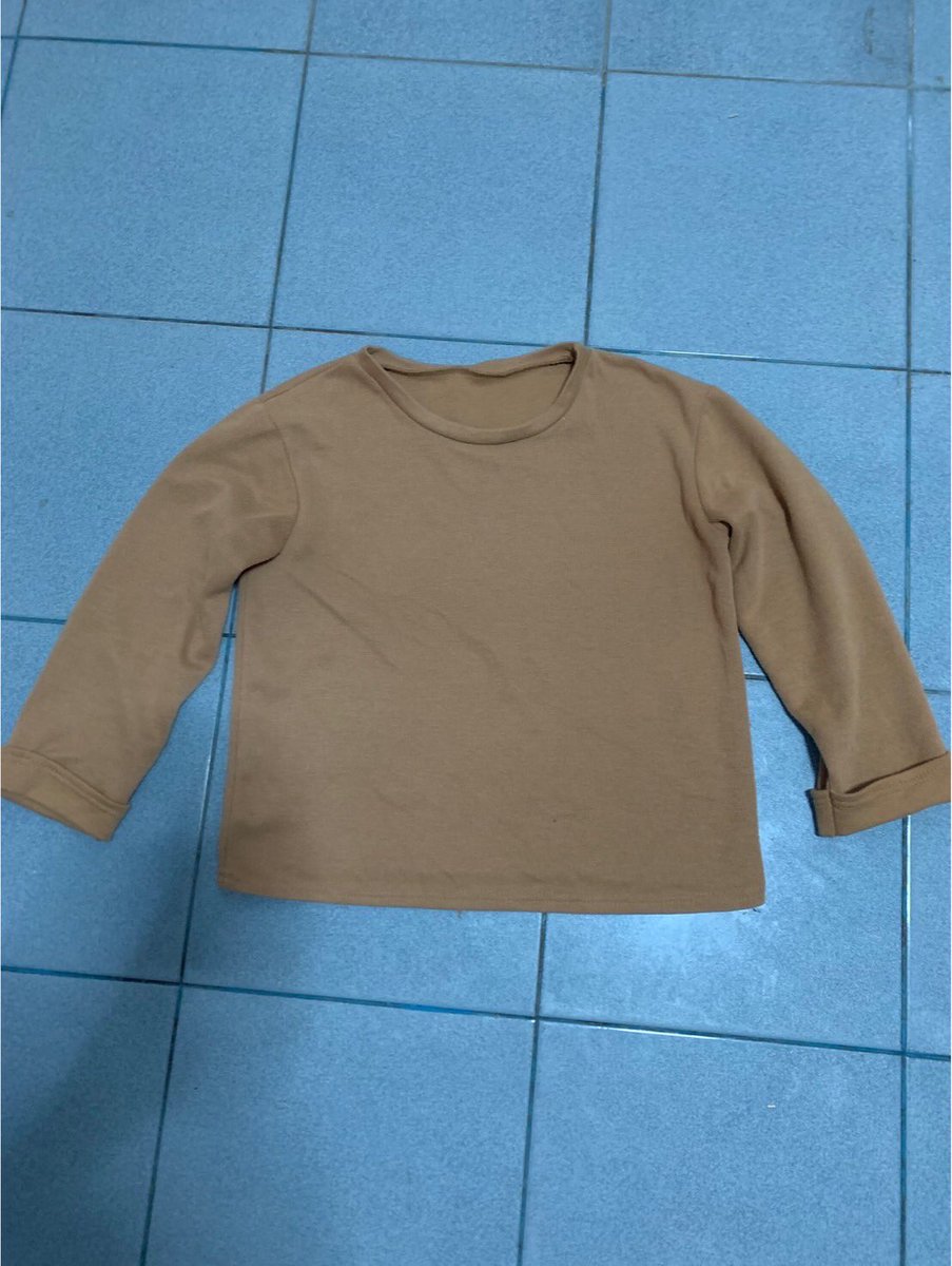 head_uxu's tweet photo. 👔เสื้อแขนยาวตัวละ 65.-
🦺เสื้อกั๊ก 30.- 

🧺👜ค่าส่ง 35.-
#ส่งต่อ #ส่งต่อเสื้อผ้า #เสื้อผ้ามือสองราคาถูก #เสื้อผ้ามือสองสภาพดี #โล๊ะตู้เสื้อผ้า #เสื้อผ้ามือสอง #ส่งต่อกระเป๋า #โล๊ะตู้ https://t.co/9RgSU6B66G
