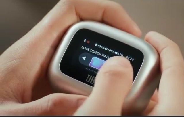 KAtrendsandup's tweet image. Introducing our boys' latest essential gear that fits every lifestyle and personality: the JBL Live 3 Series. 📟 

@HORI7ONofficial 
#JBLPH #HORI7ONforJBLPH #HORI7ON_JBLLive3