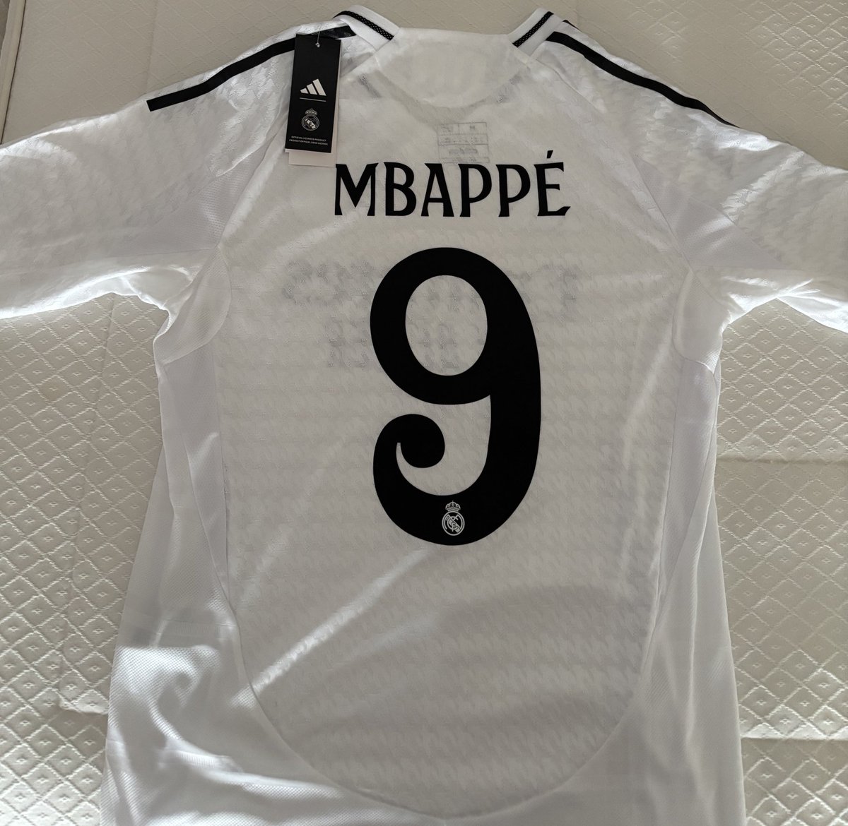 🚨🤍 Si Kylian Mbappé marca gol hoy contra el Getafe sortearemos su camiseta entre todos los que:

- Den RT a este tweet
- Sigan a <a href="/Ctinfo_17/">Ctinfo_17</a> y a mí 
- Mencionen a un amigo/a

🍀 Mucha suerte!