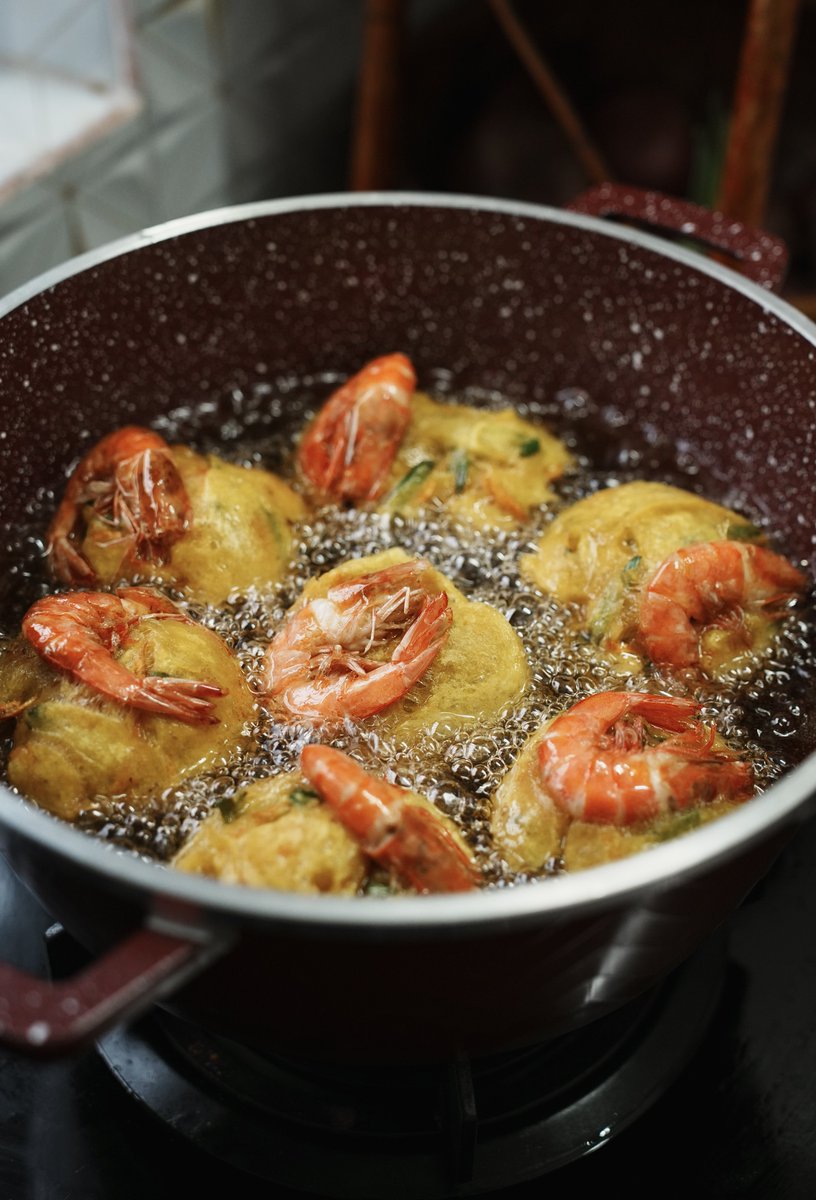 Ashsukamakan's tweet photo. Wife buat Cucur Udang untuk minum petang 😭👍🏻 https://t.co/duZHHBlMfl