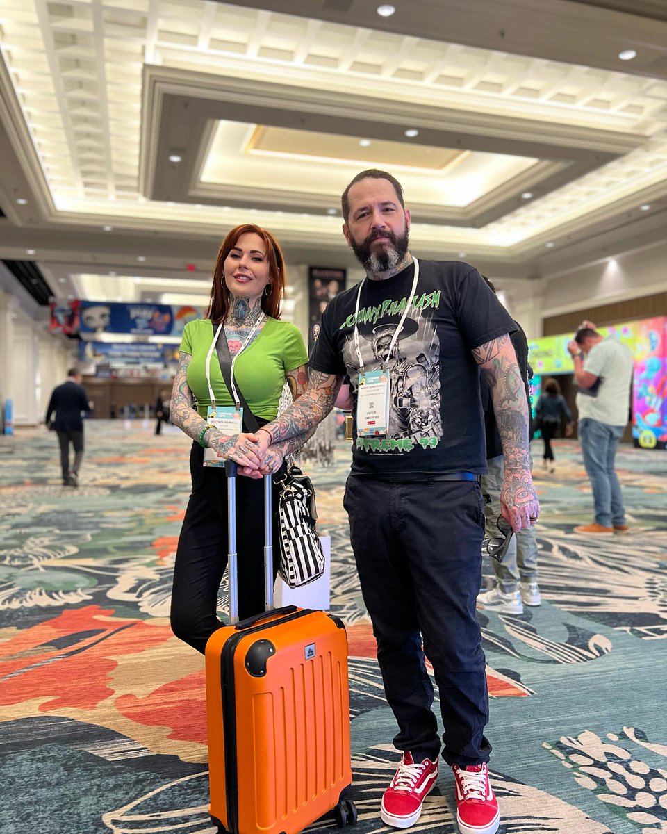 PatrickThomasP1's tweet photo. Stronger then ever...with Stormy Parnell on her way, Whitney Parnell is the love of my life. #olddad #babygirl Support a family owned company. That loves each other and sticks together. @RiotPressComics  #riotpress https://t.co/qvz94vJpGL