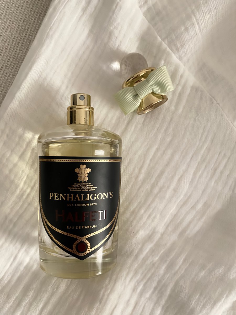 "الشكرُ حارسٌ للنِعم فٱشكروا الله يزدكم الحمدُلله حمدًا تستديمُ بهِ نعمٌ تفيضُ في كل حين."