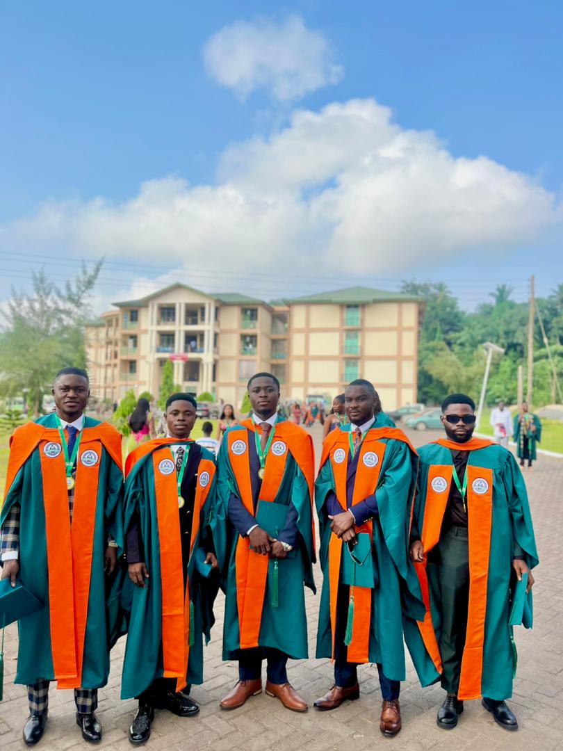 📍GRADUATION STATISTICS 2024 📍
There were total number of 1,182 Undergraduate Graduands at the 16th Congregation Ceremony. 

1st Class Honor - 184🥇
2nd Class Upper Honor - 738🥈
2nd Class Lower Honor - 252 🥉
Pass - 8 🎖

Congratulations to our Engineers🎉