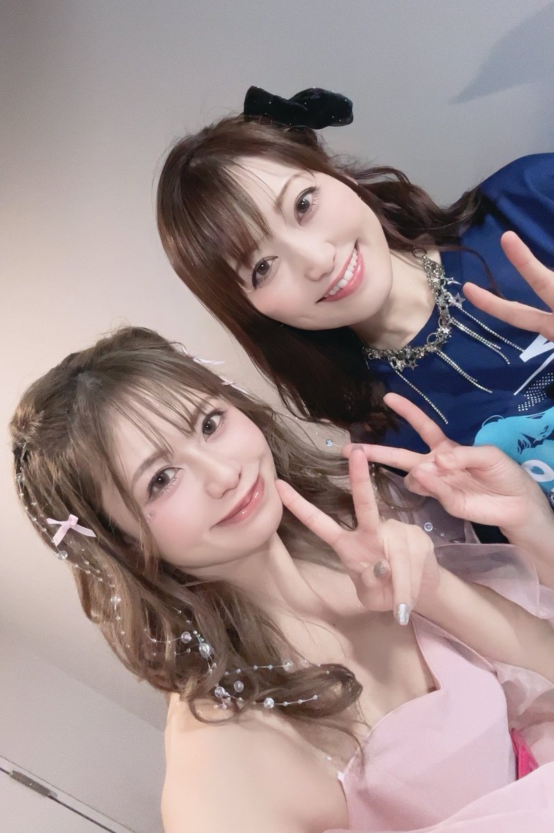 YUKIxKIRA's tweet photo. 【 #BGMライブ2024 思い出⑤ 】

💫栗林みな実さん

こんな世界線が訪れるなんて…！

ずっと色んなライブで拝見してて
楽曲も沢山聴いてた方だったので
同じイベントでご一緒できたのが夢のようです…
優しくご対応くださりありがとうございました😭💕

美と貫禄のステージ超〜最高でした✨
#bgm_live https://t.co/tUOXrHFtUB