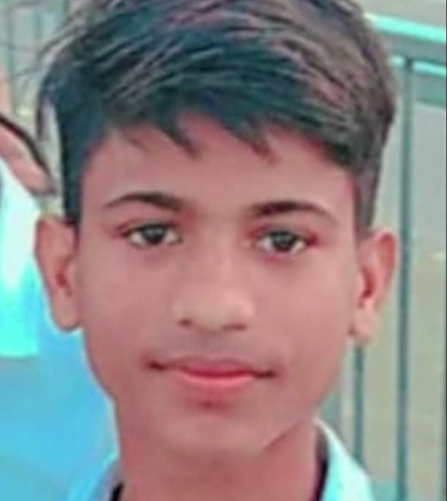 SurajKrBauddh's tweet photo. यूपी के प्रयागराज में शैलेश यादव नामक कक्षा नौ के छात्र की सिर कूंच कर जघन्य हत्या कर दी गई।
शैलेश यादव अपने स्कूल की एक मुस्लिम छात्रा से बातचीत करता था। उसके परिजनों को यह बर्दाश्त नहीं हुआ और उन्होंने इस मासूम को मारकर फेंक दिया।
अत्यंत ही भयावह! हत्यारों को कड़ी सजा मिले। https://t.co/QZnWYiYBMa
