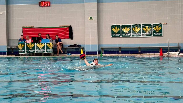 GALERÍA | El Waterpolo Zamora debuta en la piscina 'Los Almendros'
<a href="/waterpolozamora/">Waterpolo Zamora</a> 
zamoranews.com/album/deportes…