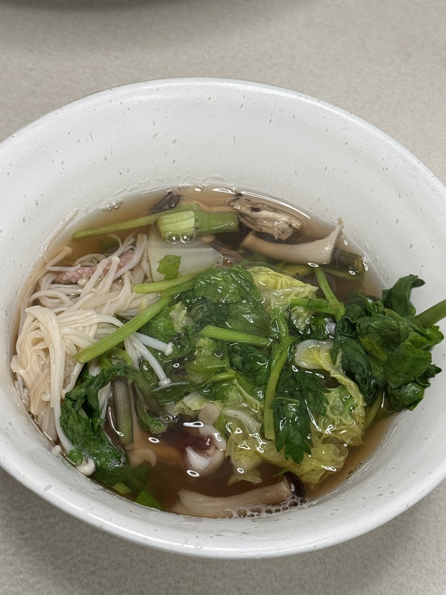 아침 : 고구마 계란 샐러드 두유
점심 : 저속노화밥 쌈야채 목살구이 
저녁 : 낙지 연포탕 (밥없이) 

요즘 계속 8시간 수면을 잘지키다가
어제 좀 늦게자서 6시간 밖에 못잤더니 
오늘 하루종일 피곤하고 짜증이 늘더라구요

다시 한번 수면의 중요성을
깨닫습니다 👍🏻