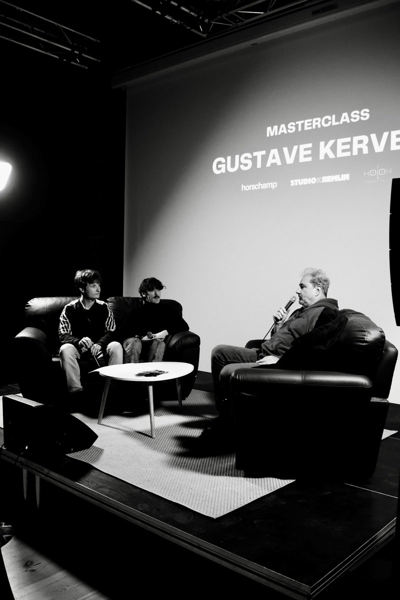 HorschampFR's tweet photo. Retour en images sur la masterclass de Gustave Kervern au Studio Kremlin, animée par Léolo Victor-Pujebet et Simon Courtois.

Un événement en partenariat avec La Kolok. 

Replay à retrouver dans quelques jours sur https://t.co/lYDyVU1rV4 https://t.co/FsC6IU3N0c
