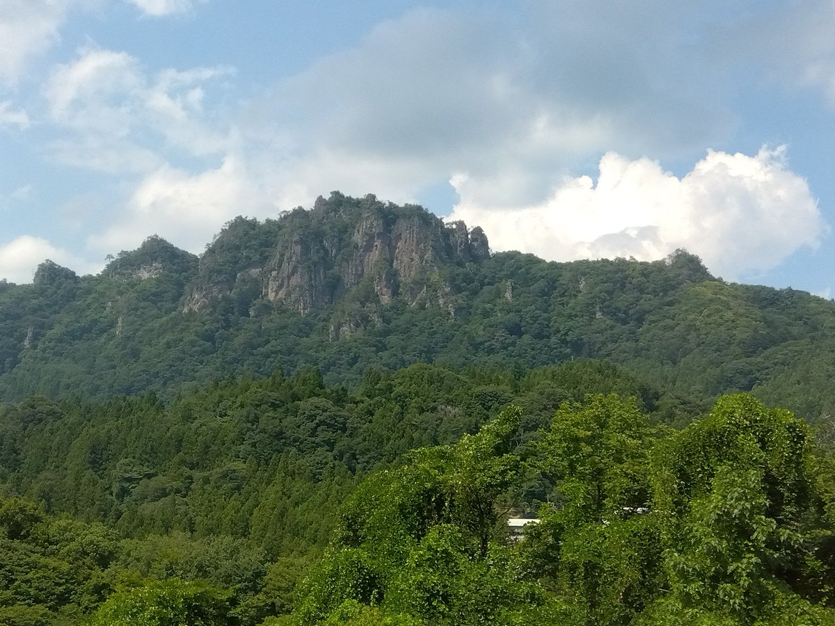 岩櫃山初秋 東吾妻町 蜜岩通りから秋の岩櫃山 Mount Iwabitsu in Higashiagatsuma
