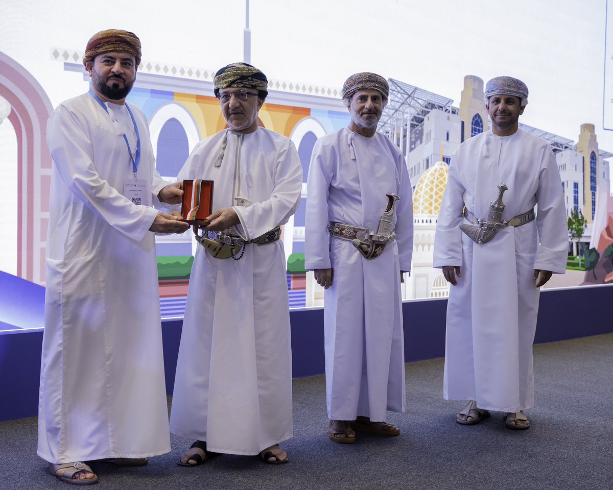 يهنئ مجلس إدارة النادي وكافة أعضائه الدكتور ناصر الشملي بتكريمه بجائزة الميدالية الذهبية “ابن الذهبي” خلال أحداث المؤتمر الدولي المشترك لطب وجراحة وأبحاث العيون في نسخته العشرين - مسقط. 
#MIOC_2024 
#ميدالية_ابن_الذهبي