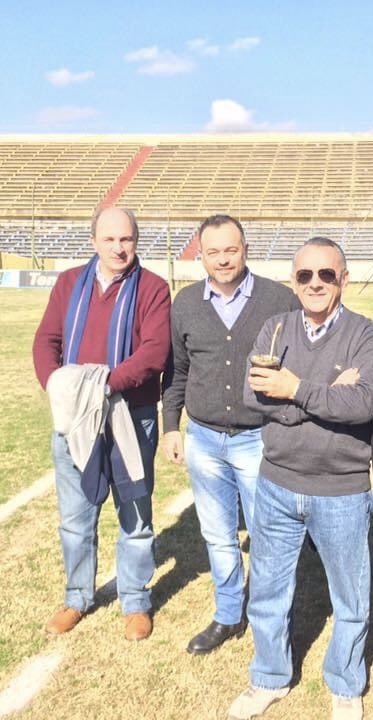 kimgp07's tweet photo. Nacional, en cada rincón de nuestro país hay un corazón tricolor latiendo con fuerza. Hace 24 años que @JLopezRubio visita el interior. 
Nacional no solo se vive en Montevideo como algunos que se acuerdan ahora. 
Hace un tiempo, cuando pusimos que hicimos 15 mil km visitando a los socios, se rieron. No nos importó, porque sabemos que sienten en cada pueblo, en cada hincha que lleva el escudo como bandera. ¡El alma del Bolso es de todo el Uruguay! 
📸 fotos de algunas recorridas.