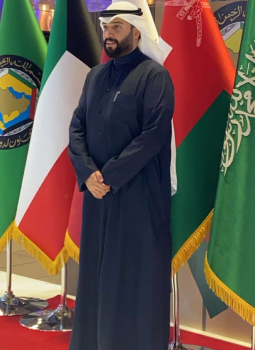 #القمة_الخليجية45 تعكس أهمية العلاقات التاريخية المتجذرة بین دول مجلس التعاون الخليجي التي تعتبر إرث تاريخي سياسي واجتماعي

• تواجه منظومة مجلس التعاون تحديات سياسية واقتصادية بحرص مشترك على تحقيق الأمن والاستقرار وسط إقليم ملتهب سياسياً

#القمة_الخليجية_الـ45 
#المستقبل_خليجي