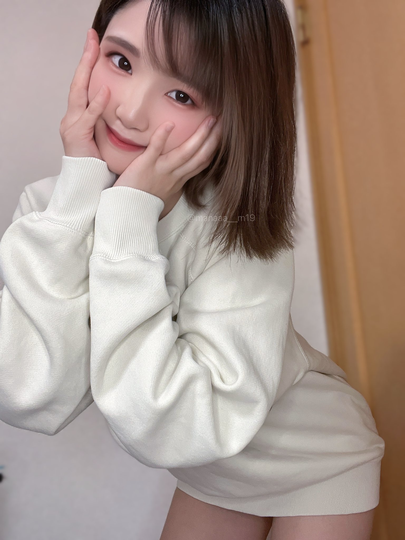 スウェットをこんな風に着る子ってすき？♡｜シンママ まなさんのエロXまとめ（@manaaa__m19）