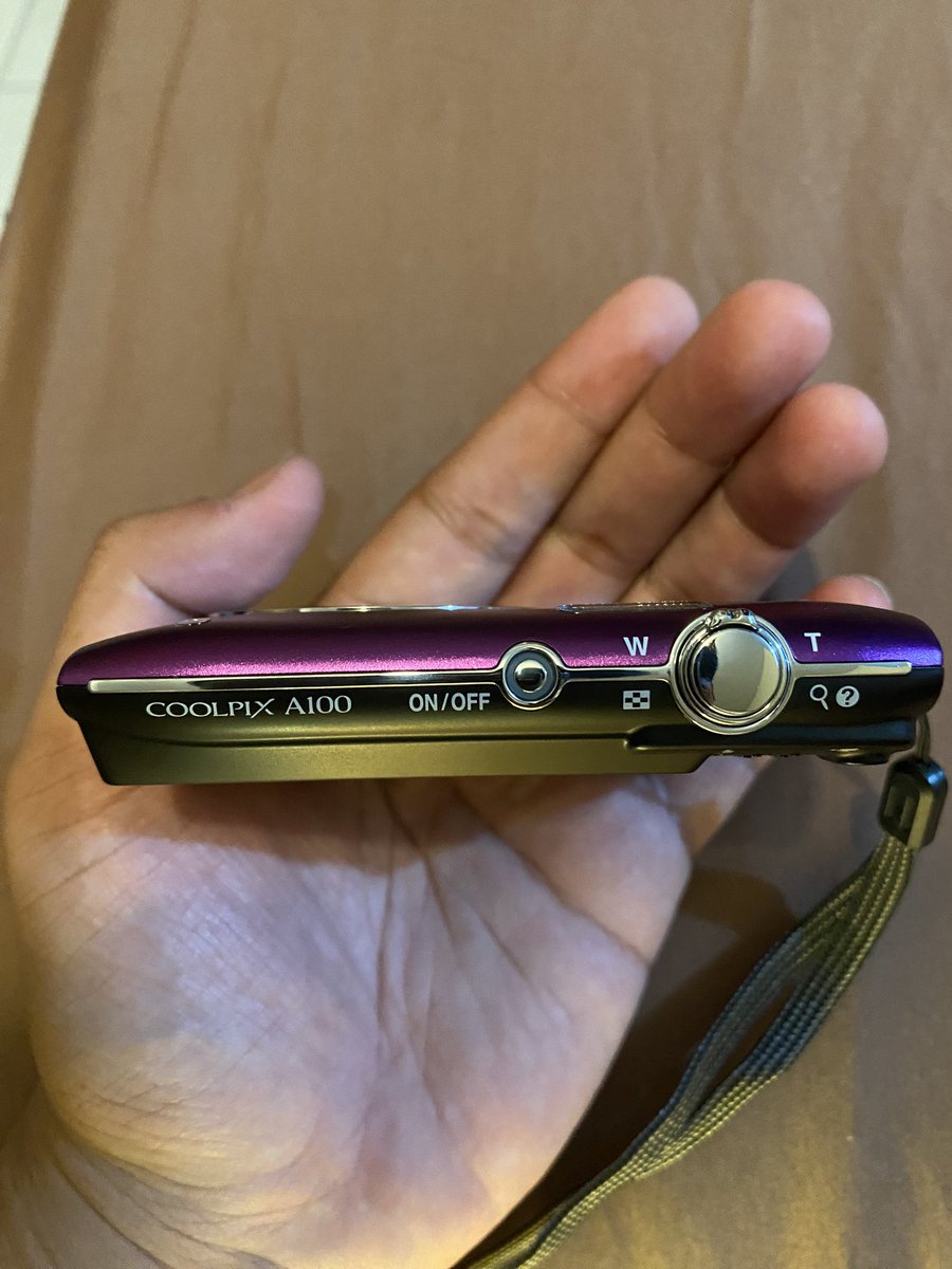burnthathead's tweet photo. Condition : 9,9/10 bisa dilihat dari foto karena ga pernah dipake sama sekali dan ada memory card. Camera juga berfungsi dengan baik gaada masalah ngefoto atau video sama sekali karna belum pernah dipakai dan belum ada lecet2 pemakaian. https://t.co/MgalDoqjyB
