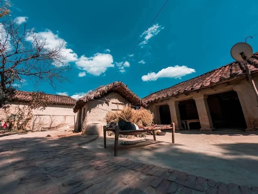 Dimaag_Ka_Dahee's tweet image. दुनियाँ के किसी शहर में नही मिलेगा,
वो सुकून जो गांवो मे मिला करता था..❤️🌻