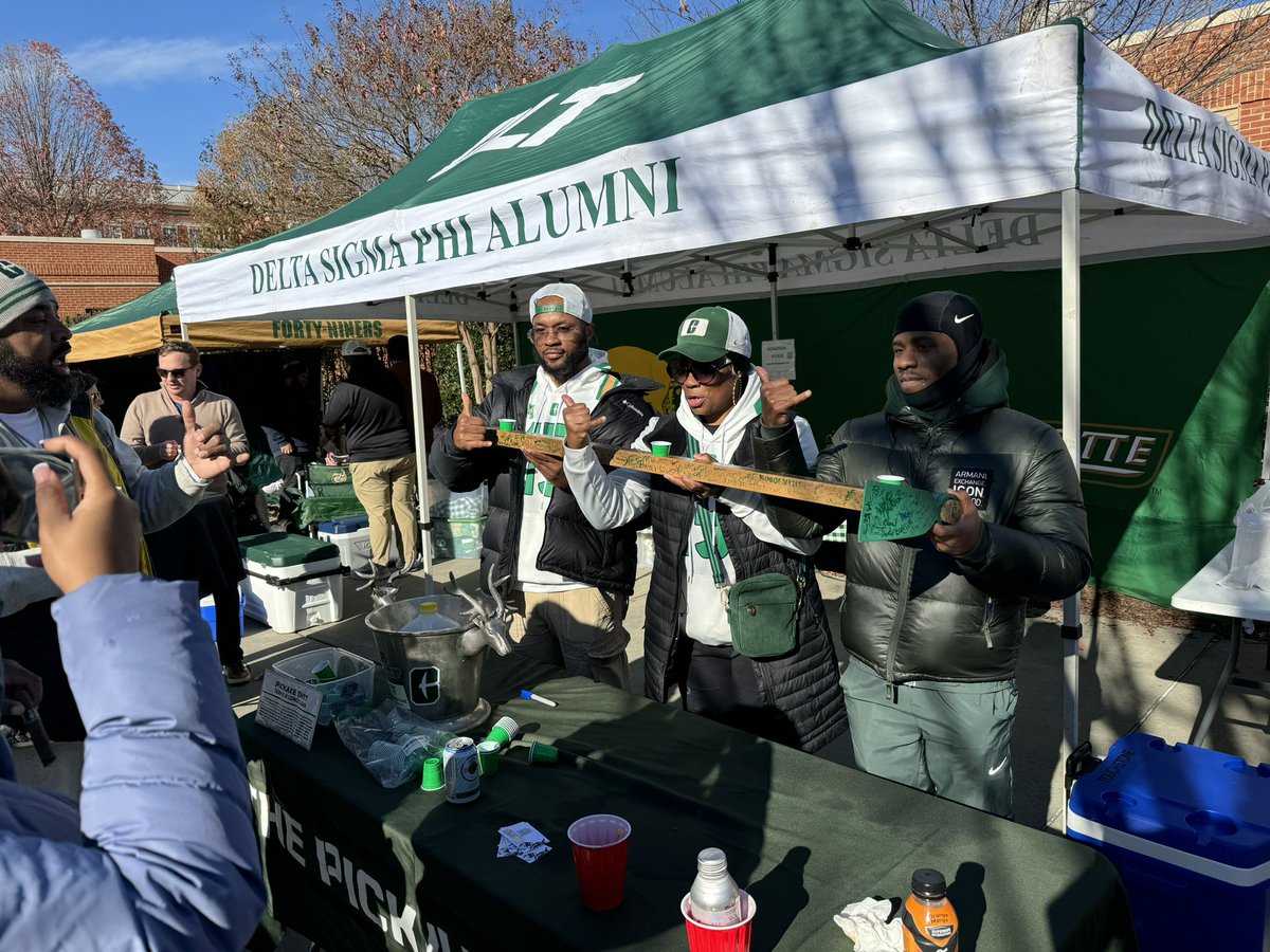 pickaxeshot's tweet photo. Awesome getting the @Dpurdie0 Clan to join @jimmytouchstone and crew for a #PickAxeShot or two. Hope we see 15 back in gold and green for @CharlotteFTBL again!!! πβπ https://t.co/Hwm4lD1rFG