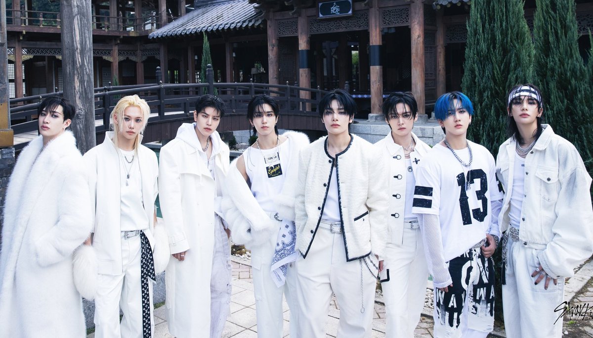 skz_streams's tweet photo. .@Stray_Kids has now surpassed 9.100,000,000 (9.1 Billion) total streams on Spotify. They remains as the 2nd most streamed Korean male Acts on the platform!🔥🥳 https://t.co/lzYwmlxYa7