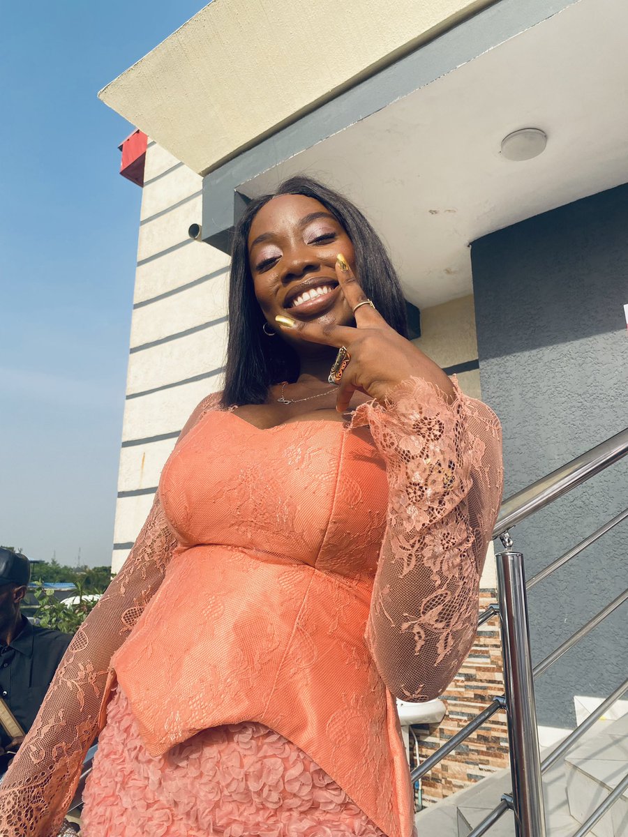 Tommyiwaash_'s tweet photo. Owambe on a budget! I'm putting my makeup skills to the test to save some coins๐คญ๐.
What do you think about my makeup ๐๐
#MakeupOnABudget #Owambe #owambevibes https://t.co/0cxxDiKScf