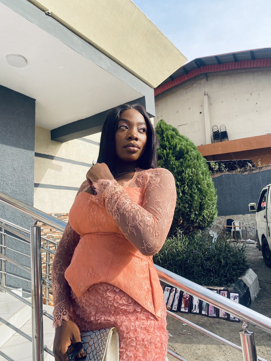 Tommyiwaash_'s tweet photo. Owambe on a budget! I'm putting my makeup skills to the test to save some coins๐คญ๐.
What do you think about my makeup ๐๐
#MakeupOnABudget #Owambe #owambevibes https://t.co/0cxxDiKScf