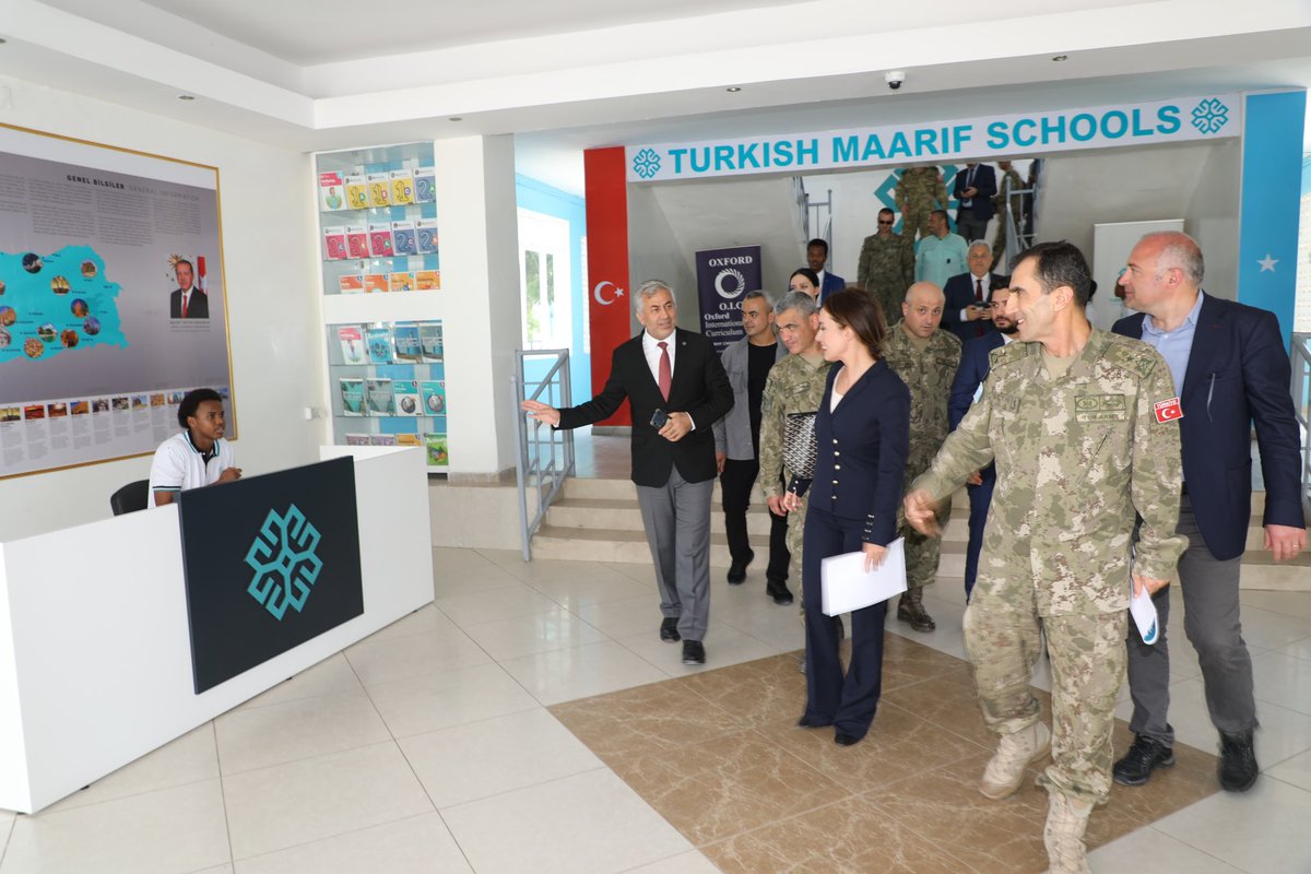 tmfsomalia's tweet photo. 🌟 KM4 Kampüsümüz ve Temsilcilik Ofisimizde Özel Misafirlerimizi Ağırladık 🌟

TURKSOM Komutanı Tuğgeneral Sebahattin Kalkan ve Star Haber Genel Yayın Yönetmeni Gazeteci Nazlı Çelik, KM4 kampüsümüzü ve Türkiye Maarif Vakfı Somali Temsilciliğimizi ziyaret etti. https://t.co/ehIETmTip5