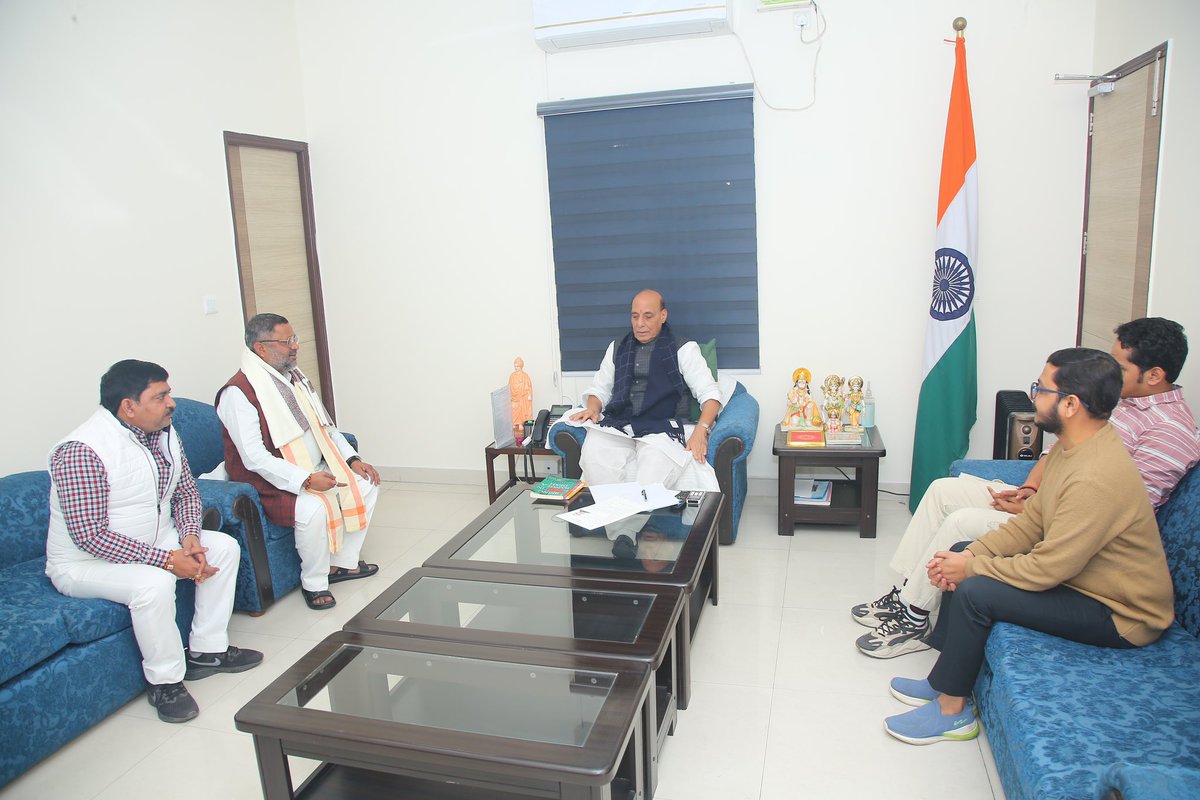 Had the opportunity to meet Shri <a href="/rajnathsingh/">Rajnath Singh</a> jee.
It’s always lovely meeting the Hon’ Def Min.
Presented him <a href="/deepscribble/">Deep Halder</a> <a href="/ProfAvishek/">Dr. Avishek Biswas</a> ‘s  book ‘Being Hindu in Bangladesh’.
Was blessed to get his insights and guidance regarding some contemporary issues.