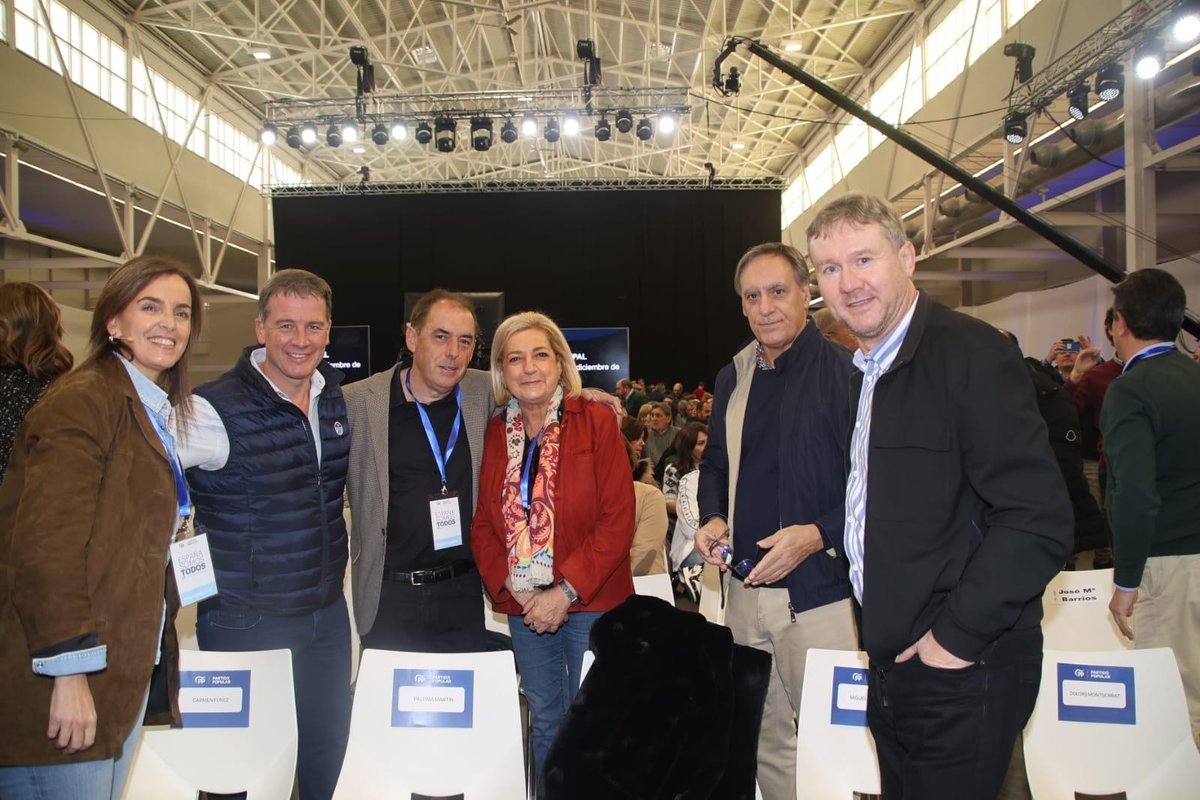 Paloma_ppsg's tweet photo. Gran fin de semana en la #Intermunicipal del @ppopular en Valladolid. 

Hemos reafirmado nuestro compromiso con el municipalismo, escuchando a los alcaldes y abordando los retos reales de nuestros vecinos.
Juntos, construiremos un futuro mejor para todos. #EspañaSomosTodos  🇪🇸 https://t.co/WBP8SWGfG2