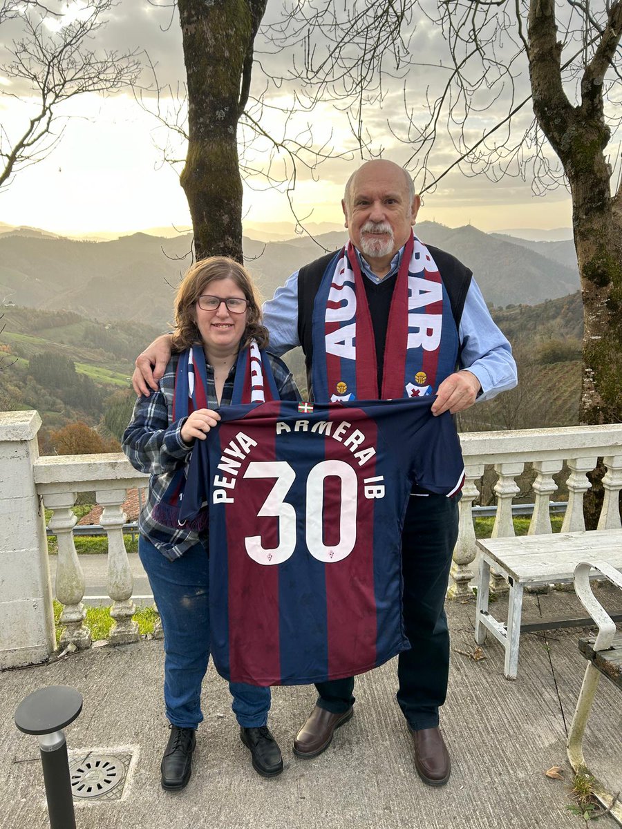 Con la presidenta de la nueva Peña Armera "Cala Llombards",  Pilar Bonnin, con motivo de su inauguración en el Restaurante Ixua.
Gracias Pilar por tu invitación, y por tu pasión por la <a href="/SDEibar/">SD Eibar</a> .
MILAESKER!!!
<a href="/Lostgen72405071/">Pilarb31</a> <a href="/PenyaArmeraIB/">Penya Armera de la S.D de Cala Llombards</a> <a href="/MLaguntaldea/">Mandiola Laguntaldea</a> <a href="/FSdeibar/">FipSdeibar</a> <a href="/LetiziaGmez/">Letizia Gómez🍉🇯🇴</a>