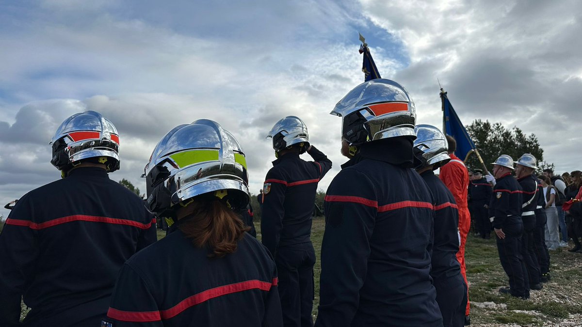 Pompiers13 tweet media