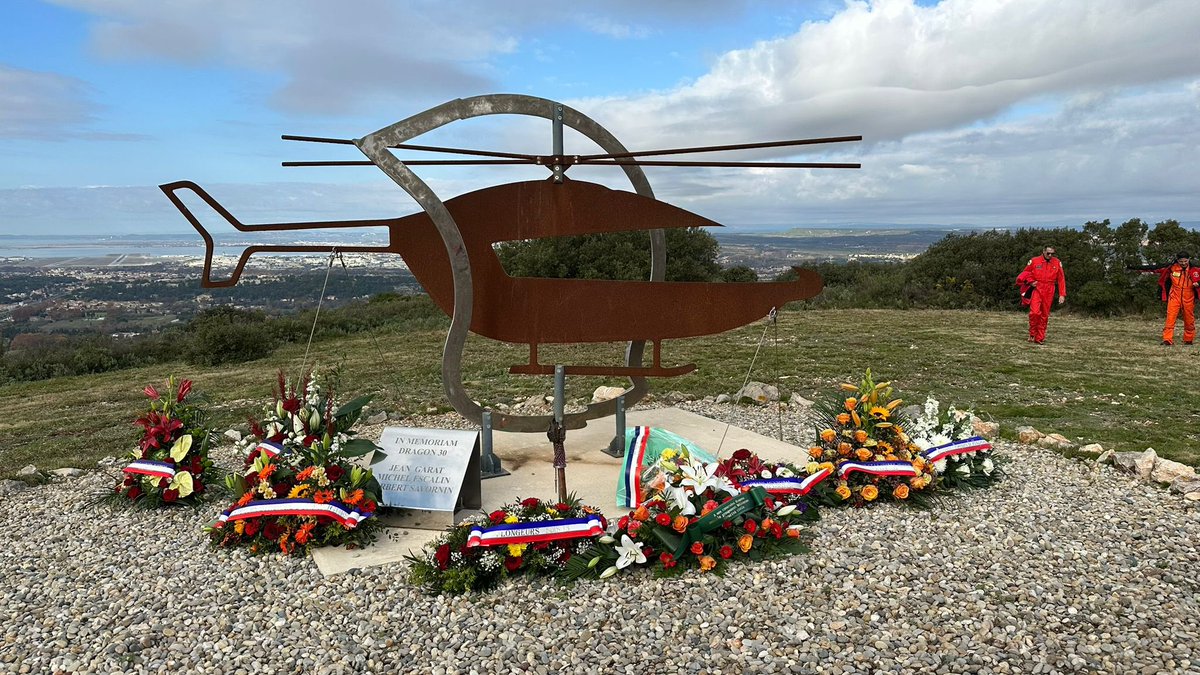 Pompiers13 tweet media