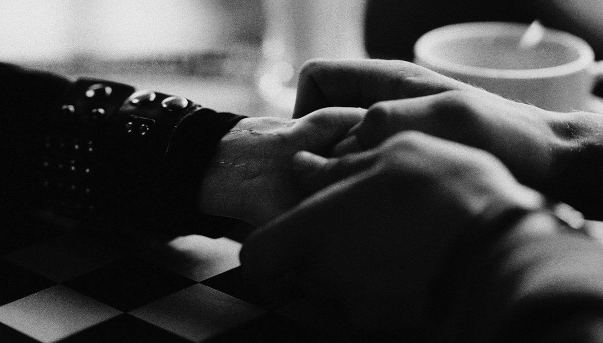 ⠀⠀⠀⠀⠀⠀⠀⠀
я тебя до рубцов. до ожогов. до клетки последней. вырезаю. сжигаю. живу. умираю.
⠀⠀⠀⠀⠀⠀⠀⠀