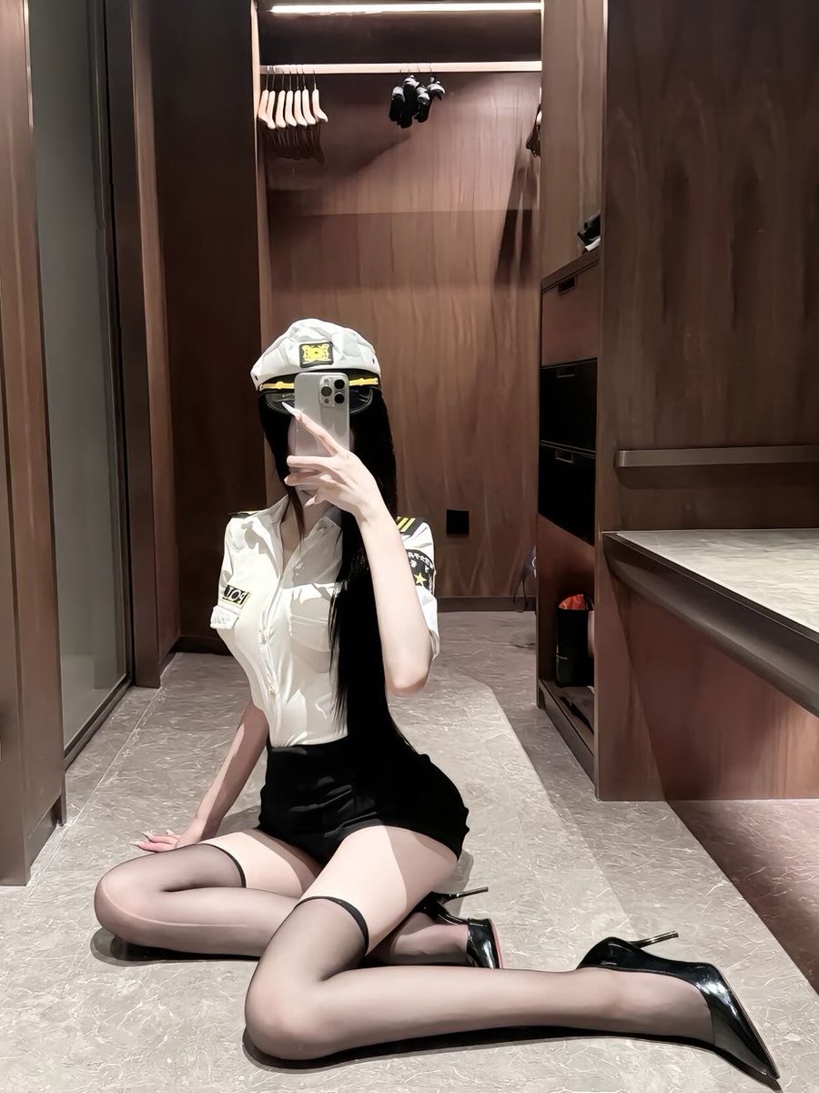 可以当姐姐的小狗吗？想要什么姐姐都给你 https://t.co/uVgJiz000D