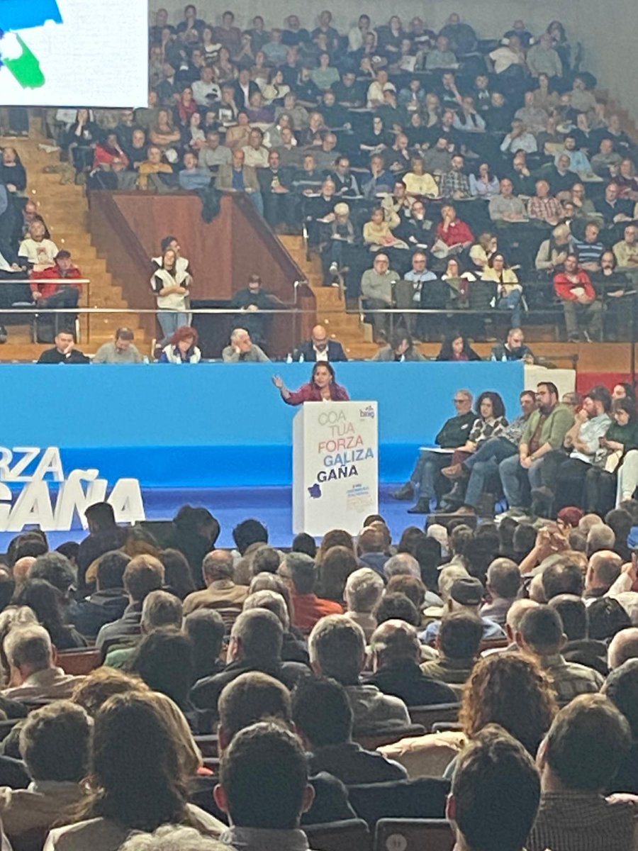anamirandapaz's tweet photo. Intervin na Asamblea Nacional do BNG @obloque, con orgullo de militante e #eurodeputadagalega #obloque #CoaTúaForzaGalizaGaña https://t.co/0B5lWLeZPy