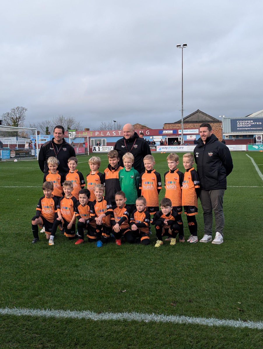 Huish Tigers FC (@huishtigersfc) on Twitter photo 🐯🦚| Tigers 🤝 Peacocks 🧡💜
Big thanks to <a href="/TauntonTownFC/">Taunton Town FC</a> for hosting our MU7️⃣s as mascots yesterday 🙌 Our boys and girls had a wonderful day
Big thanks to the team volunteers, giving the best experience to these young tigers 🫶
#tigersfamily🐯⚽️🧡🖤 🐯🦚| Tigers 🤝 Peacocks 🧡💜
Big thanks to <a href="/TauntonTownFC/">Taunton Town FC</a> for hosting our MU7️⃣s as mascots yesterday 🙌 Our boys and girls had a wonderful day
Big thanks to the team volunteers, giving the best experience to these young tigers 🫶
#tigersfamily🐯⚽️🧡🖤