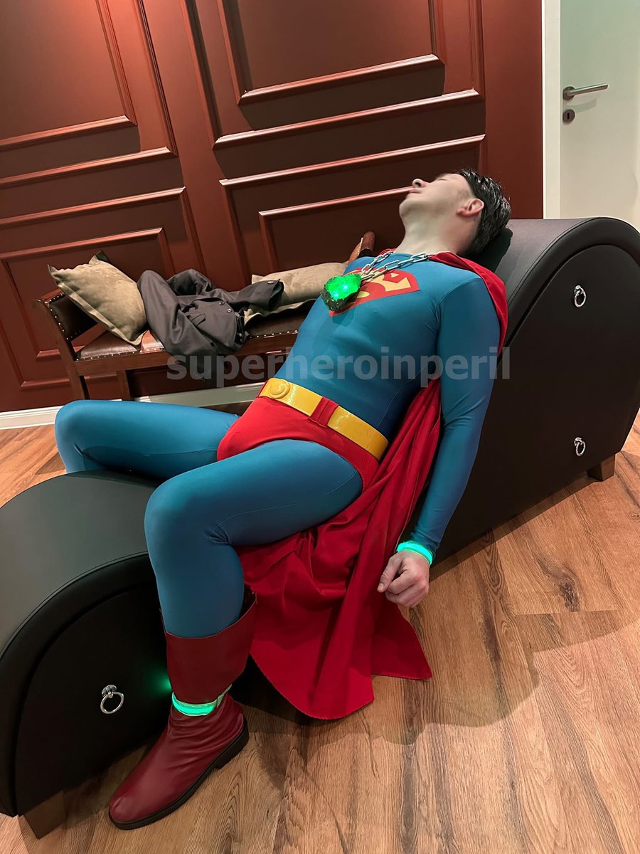 superheroinperi's tweet photo. Chilling sunday
Superman: @superman_berlin
Captured by: @spidy84m
#superman #supermankryptonite #supermanhelpless #supermanweak #supermanbound #kryptonite #bondage #lycra #spandex #lycrahero https://t.co/3ycYJsC3bl