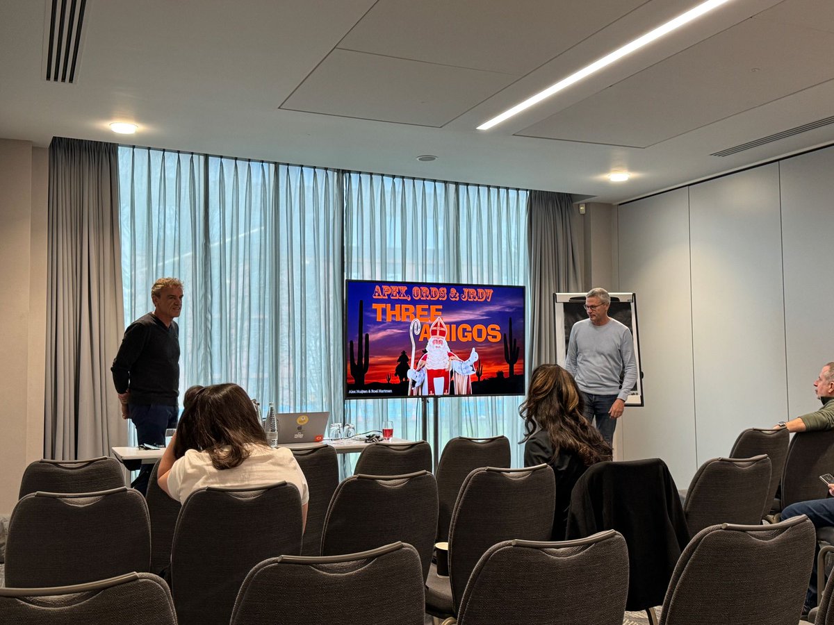 ggonza4knex's tweet image. Starting super Sunday at #UKOUG #UKOUG24 with a fun session by #Roel #Alex with lot of good content