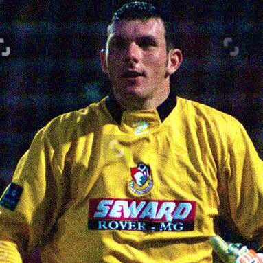 afcbpodcast's tweet photo. Cherry Christmas 🎄

Day 1 - Mark Ovendale. 

Top keeper in the lower leagues, may he rest in peace. ❤️🍒 https://t.co/nIGWM90K0W