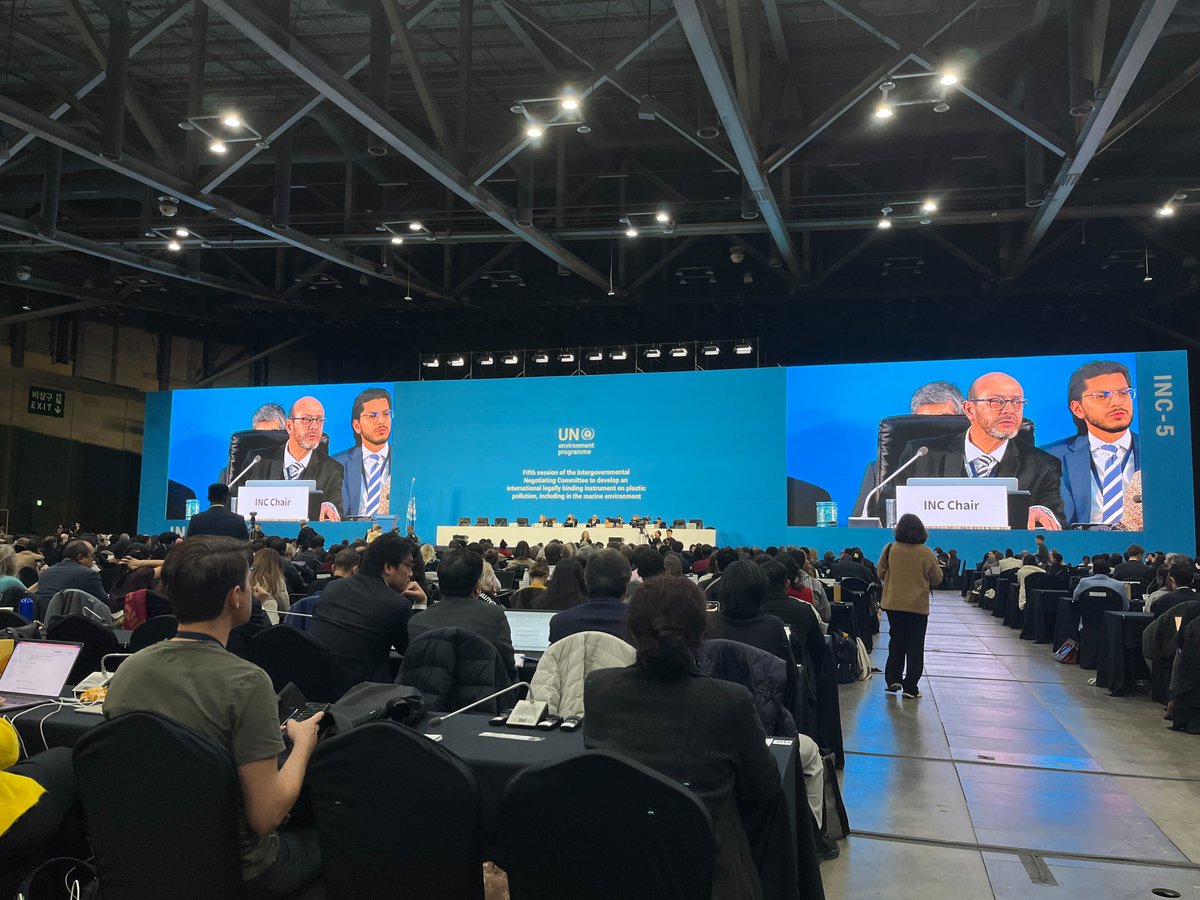 #PlasticsTreaty: this is it, the chair Luis Vayas Valdivieso is addressing the plenary. "We have made significant progress in Busan in our collective efforts to address plastics pollution, however our work is far from complete." ---&gt; #INC5.2 loading...