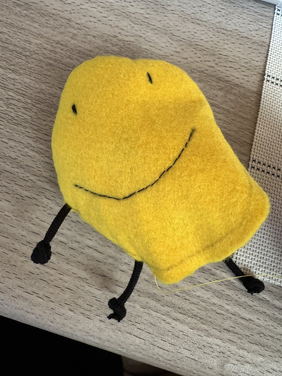息子が好きな「BFDI」という謎の海外アニメのぬいぐるみを100均で買った材料で爆誕させてます 