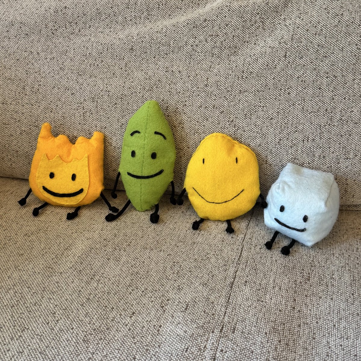 息子が好きな「BFDI」という謎の海外アニメのぬいぐるみを100均で買った材料で爆誕させてます 