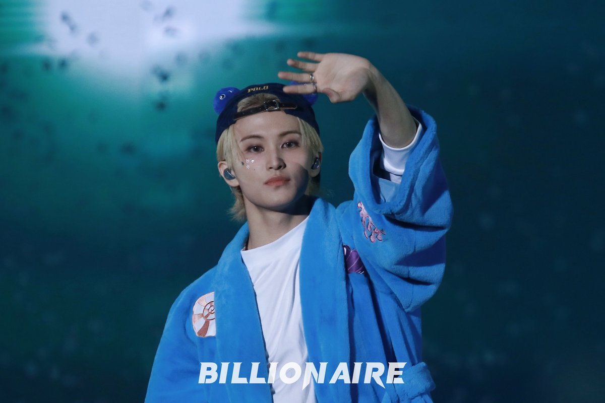 billionaire tweet media