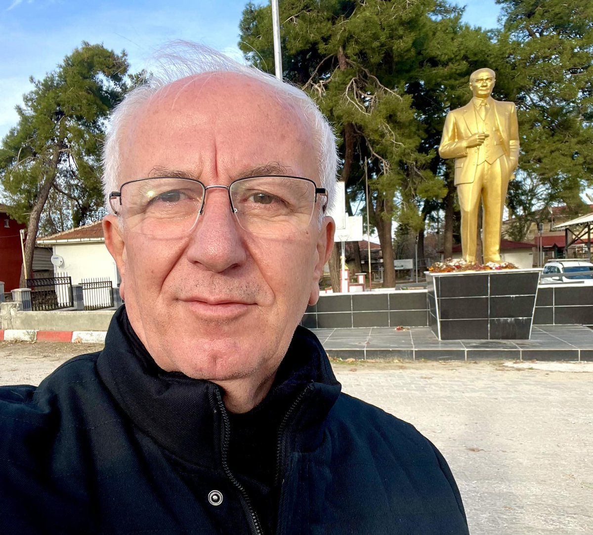 Derdimiz Ülke Topraklarımız!..

Dün
Pınarhisar
Osmancık Köyünde
Atamızın huzurundaydık.📷