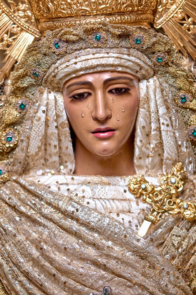 La Primavera florece anticipadamente en el palio de Nuestra Señora de la #Esperanza, que ya luce con toda la candelería fundida a la espera de los próximos 7 y 8 de Diciembre.

#EsperanzaDeTriana
#LaMisiónDeLaEsperanza