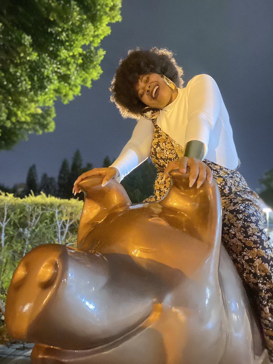 MsGugstar's tweet image. When your heart smiles louder than your face 🌟💛 
#SimplyHappy