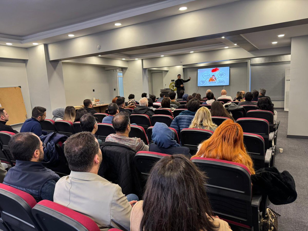 Van-Bitlis-Hakkari Eczacı Odası’ndaydık. Davetleri için yönetim kurulu ve meslektaşlarımıza teşekkür ederim.