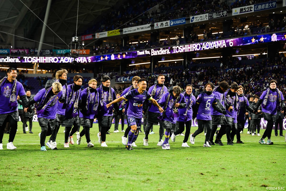 sanfrecce_SFC's tweet photo. ありがとう、我らのバンディエラ

#ありがとう青山敏弘 #青山敏弘
#sanfrecce | #シンぶちあつ! | #Jリーグ | #広島札幌 https://t.co/FGnMzcyxwl